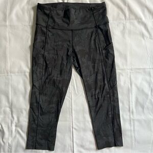 Lululemon. Size 8. Fast & Free, 19” inseam.